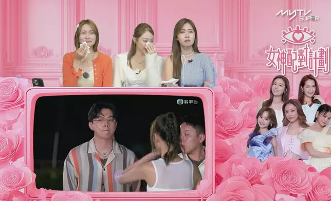 三位女神陪睇直播時，喊到好誇張，關嘉敏喊到咬紙巾唔知係咩玩法。