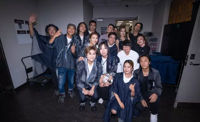 鄭伊健日前與黃淑蔓及音樂總監陳光榮的音樂團隊到澳門舉行「ENCOUNTER WITH EKIN遇見鄭伊健美高梅音樂會」。