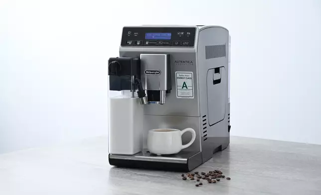 De Longhi 全自動咖啡機為 FAIRBOX mini 套裝核心配置，機身輕巧節省空間。