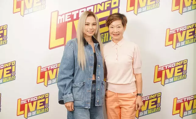 Gin Lee與譚玉瑛合照。