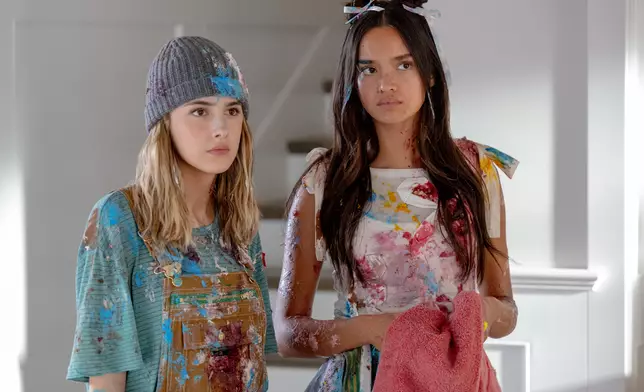 新生代女星Julia Butters、Sophia Hammons青春登場。