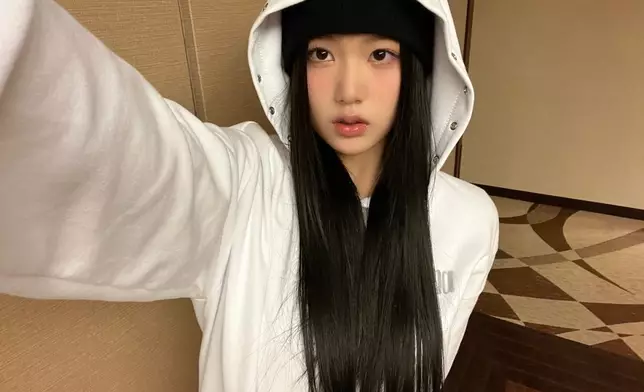 成員之一尹智允在8月19日宣佈退出。 izna twitter圖片