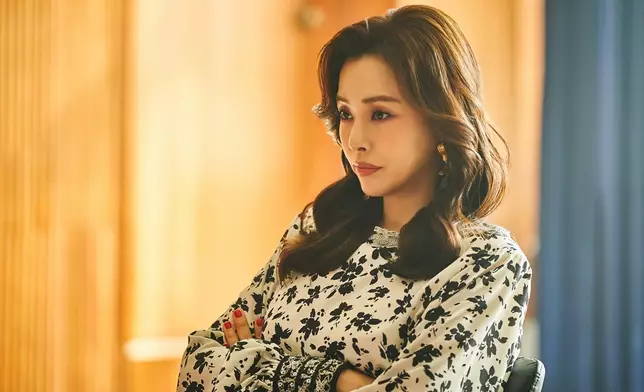 李荷妮在劇中飾演80年代的韓國頂級明星。 Netflix twitter圖片