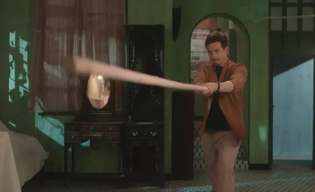 陳豪舞起白蠟杆上嚟有型有款。