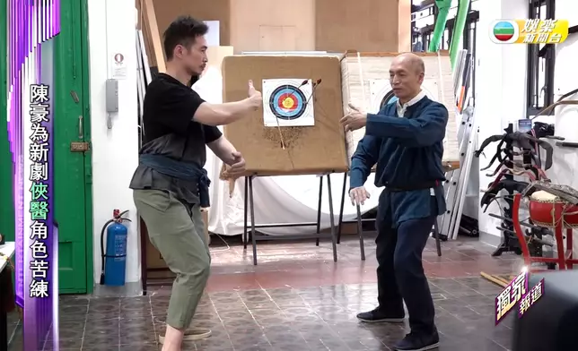 陳豪專誠跟黃教授學太極。