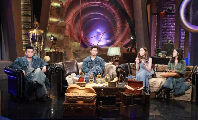 4位谷主火火、Jinny、GM及賴慰玲濟濟一堂。