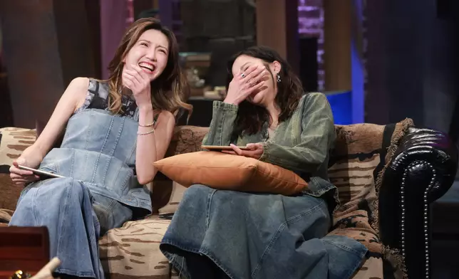 Jinny跟賴慰玲昨晚肆無忌憚地狂笑。