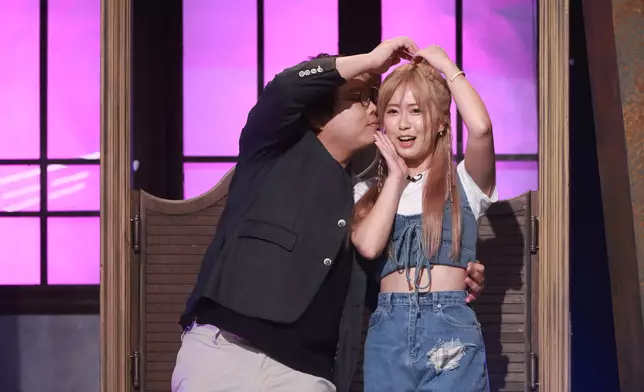 Babyface跟Nina臨走不忘曬恩愛。