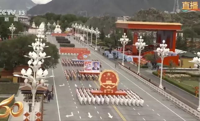 西藏自治區成立60周年慶祝大會，早上在拉薩舉行。