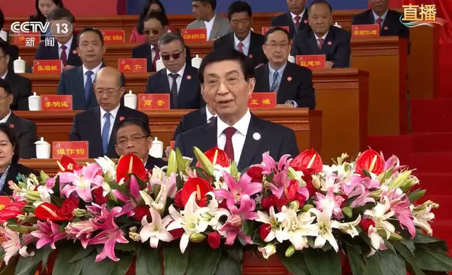 中央代表團團長王滬寧上台致詞。央視直播截圖