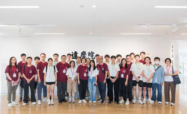 阿里巴巴首次開放達摩院予香港學生參觀。