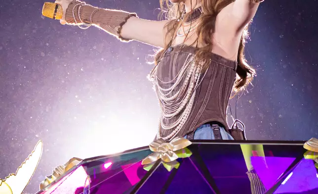 G.E.M.感謝歌迷與她共創新歷史。