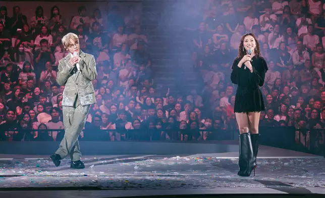 二人合唱《四月物語》。