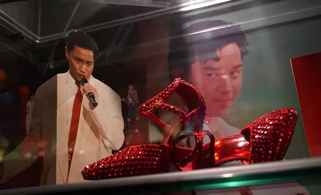 樂師傅的鐵板燒餐廳放滿哥哥張國榮的唱片、海報及紀念品。