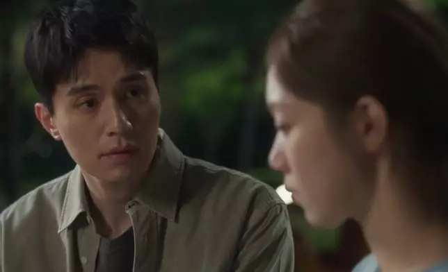 姜美英忍痛向朴錫哲提出分手。Disney+提供圖片