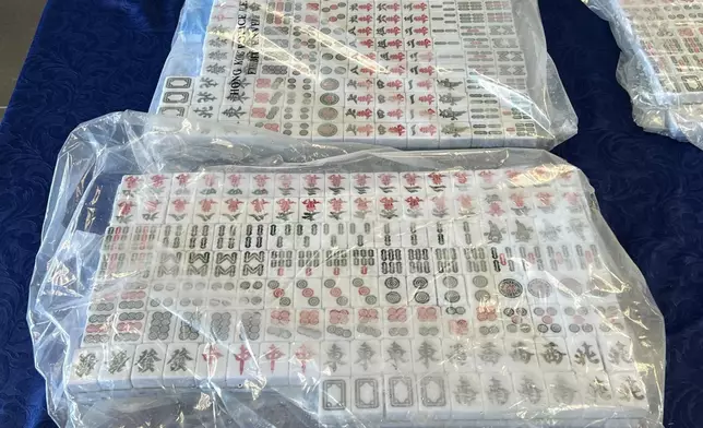 警方連日掃蕩17個非法賭檔，共拘208人。