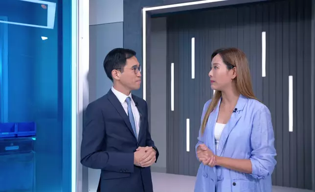 余嘉龍醫生解釋「強直性脊椎炎」的特徵和症狀。