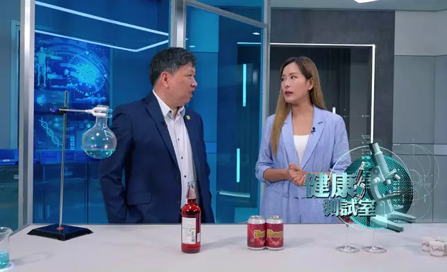 幸美邀請陳舜宏博士講解何謂「酒精中毒」。