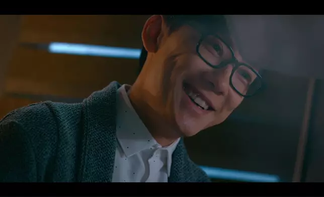 一邊煮意粉、一邊入晒魔咁講自己點殺死出軌嘅前度，好驚。