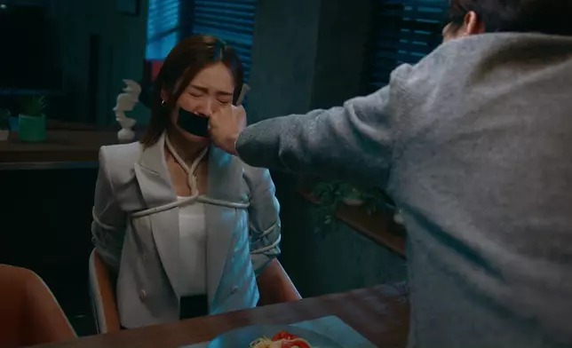 無啦啦被喪質食意粉嘅Ali，將驚驚嘅表情做到淋漓盡致又有可憐感，唔怪之得Patrick Sir話幫到佢入戲。