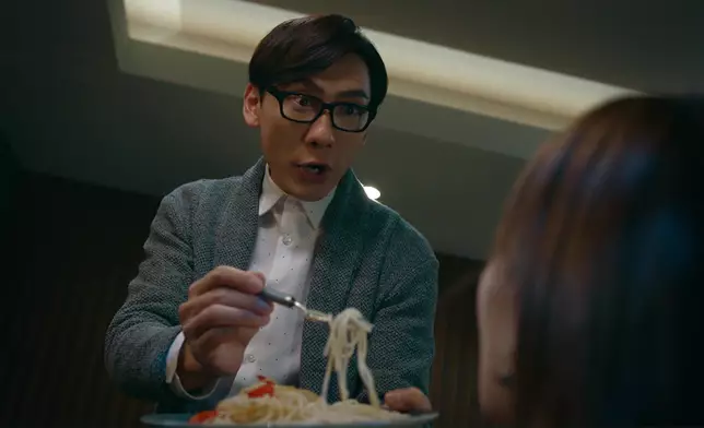 無啦啦被喪質食意粉嘅Ali，將驚驚嘅表情做到淋漓盡致又有可憐感，唔怪之得Patrick Sir話幫到佢入戲。