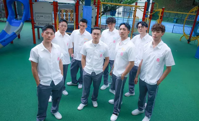 呢班求愛勇者，一啲都唔似乖學生咯。