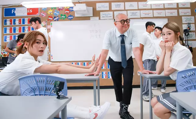 鏡頭後佢哋玩得好開心。