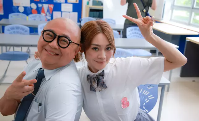 鏡頭後佢哋玩得好開心。