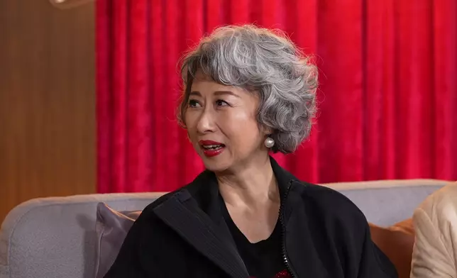 Sally笑稱：我見到嘢食我就即刻食咗佢，仲要影張先食。