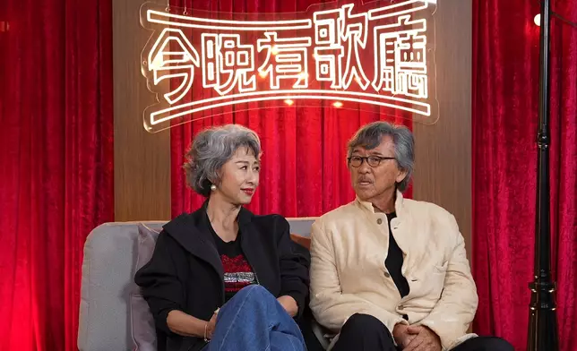 阿Lam、Sally亦爆演唱會不使用提詞機，提詞機反令演唱會加倍緊張。