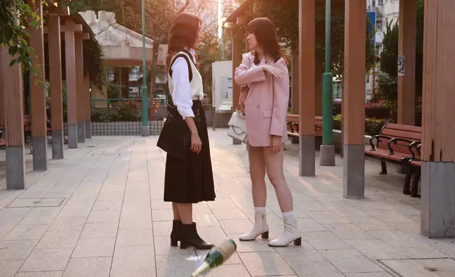 阿Moon個角色表面扮到對Kelly好好咁，實質成日跣佢。