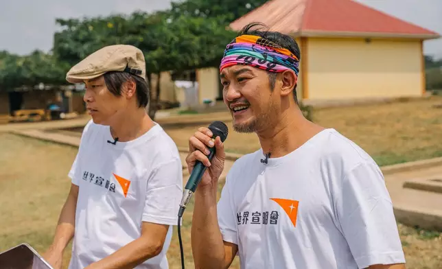 吳浩康及陳思捷聯同當地團體Nature Talent Foundation 演唱，交流音樂。