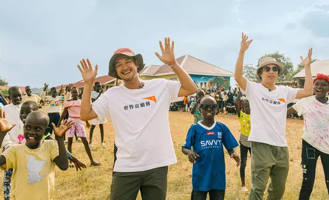 吳浩康及陳思捷與難民孩子合拍《This Little Light Of Mine》MV，現場氣氛澎湃。