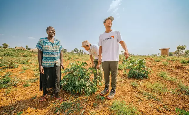 吳浩康與陳思捷走進Rose的農田，了解乾旱如何影響她的農作物收成，導致她們一家長期捱餓。