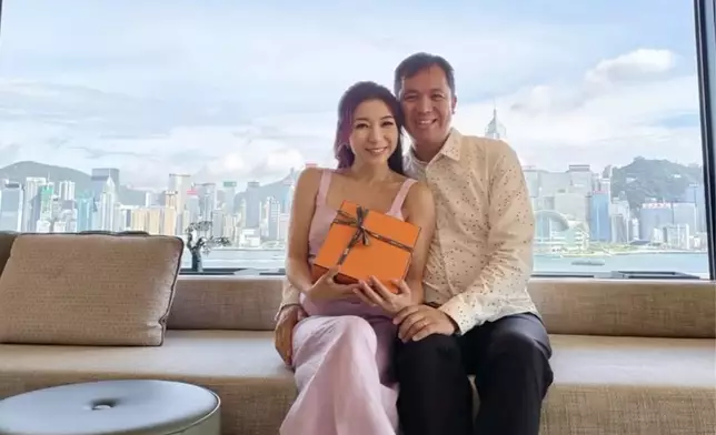 朱凱婷生日獲老公驚喜送上名牌手袋。