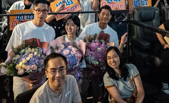 被觀眾問到身為好爸爸，戲中卻是「衰老豆」，城城笑說：「抽離唔難，因為拍完戲回家，女兒全都入睡了！」