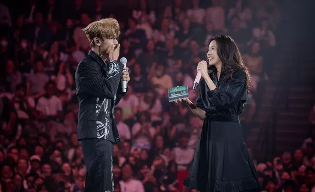 又「自肥」要求簽名。