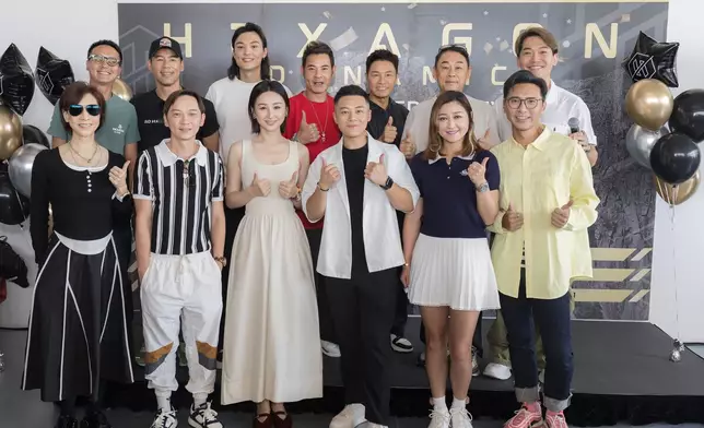 十多位圈中好友到場支持。