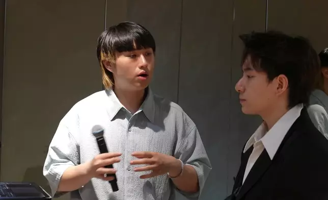 Matt彈奏鋼琴為Ryan助攻，二人排練時就已經勁合拍。