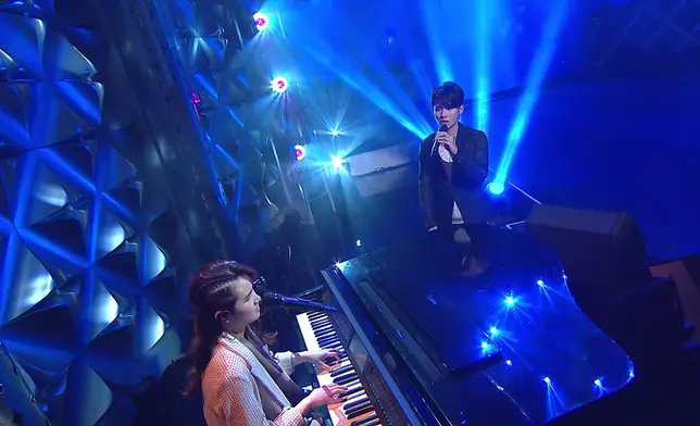 譚耀文組的蕭凱恩Michelle＋胡港豐Andrew《笑忘書》。