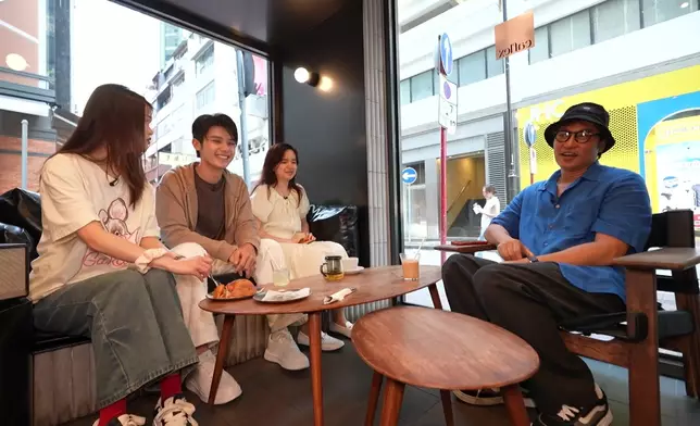 譚耀文指導二人的和音。