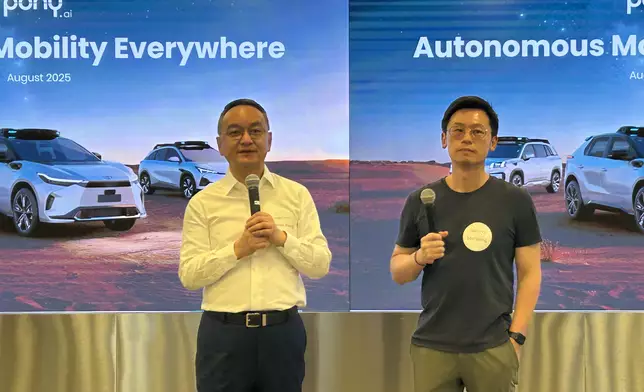 小馬智行創始人及CEO彭軍（左）、CFO王皓俊（右），巴士的報記者攝