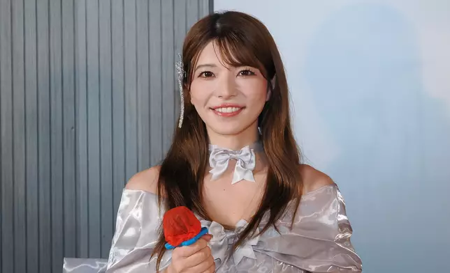 宣告以「AI偶像歌手」的身份再登台。