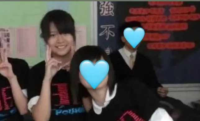 梁敏巧真學生Look。