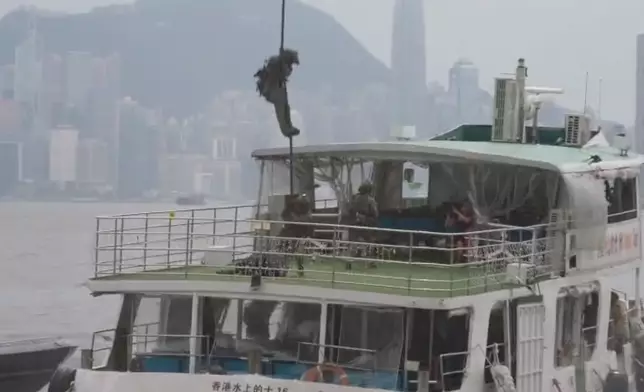 巴士的報記者攝