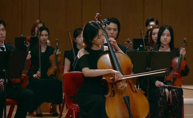 如果大家仲記得嘅話，郭柏妍都苦練咗好耐大提琴，真係拉得似模似樣架。