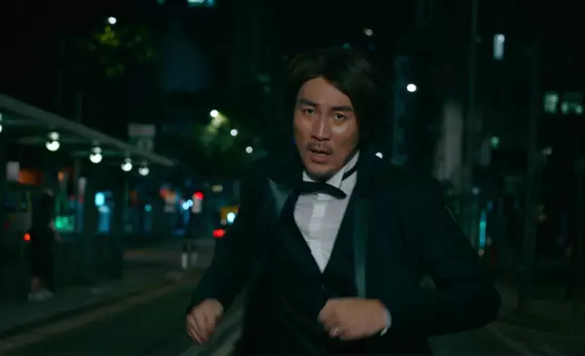 因為呢吓「日劇跑」，阿譚就喺凌晨時分喺條街度喪跑咗成三個鐘，明顯睇得出佢跑得好辛苦、好努力。