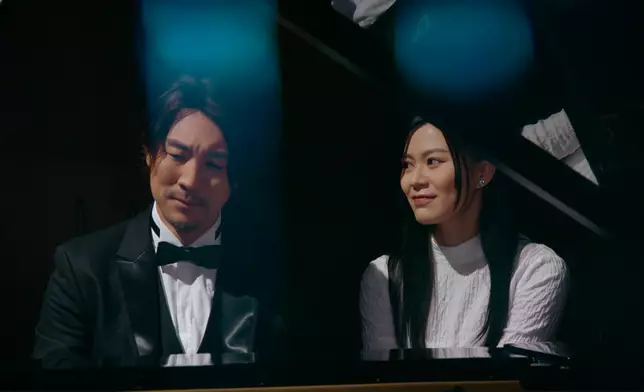 呢幕由鏡頭語言、到對白內容、到演員嘅真摯演繹，都感動咗無數網民。