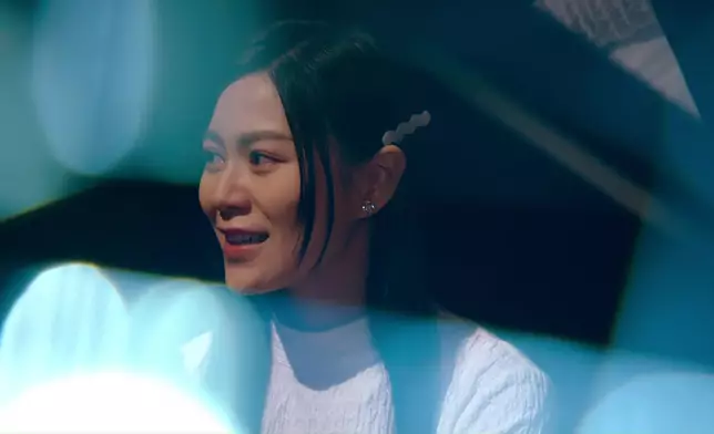 呢幕由鏡頭語言、到對白內容、到演員嘅真摯演繹，都感動咗無數網民。