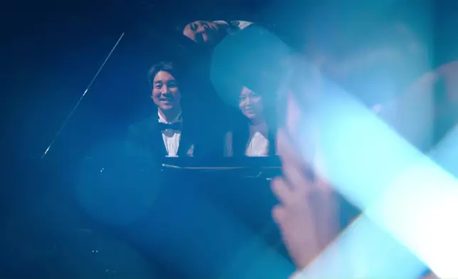 呢幕由鏡頭語言、到對白內容、到演員嘅真摯演繹，都感動咗無數網民。